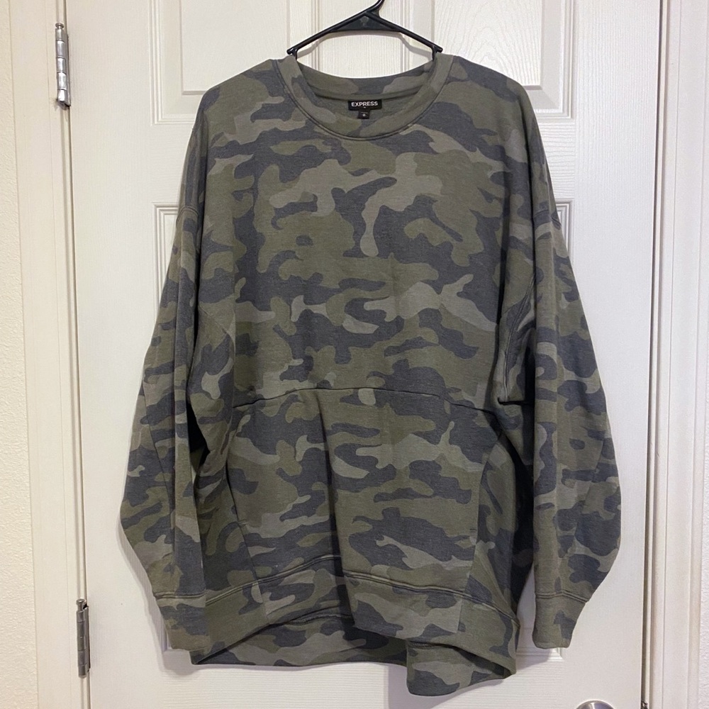 Express Soft Oversized Camo Sweatshirt Size M NWOT